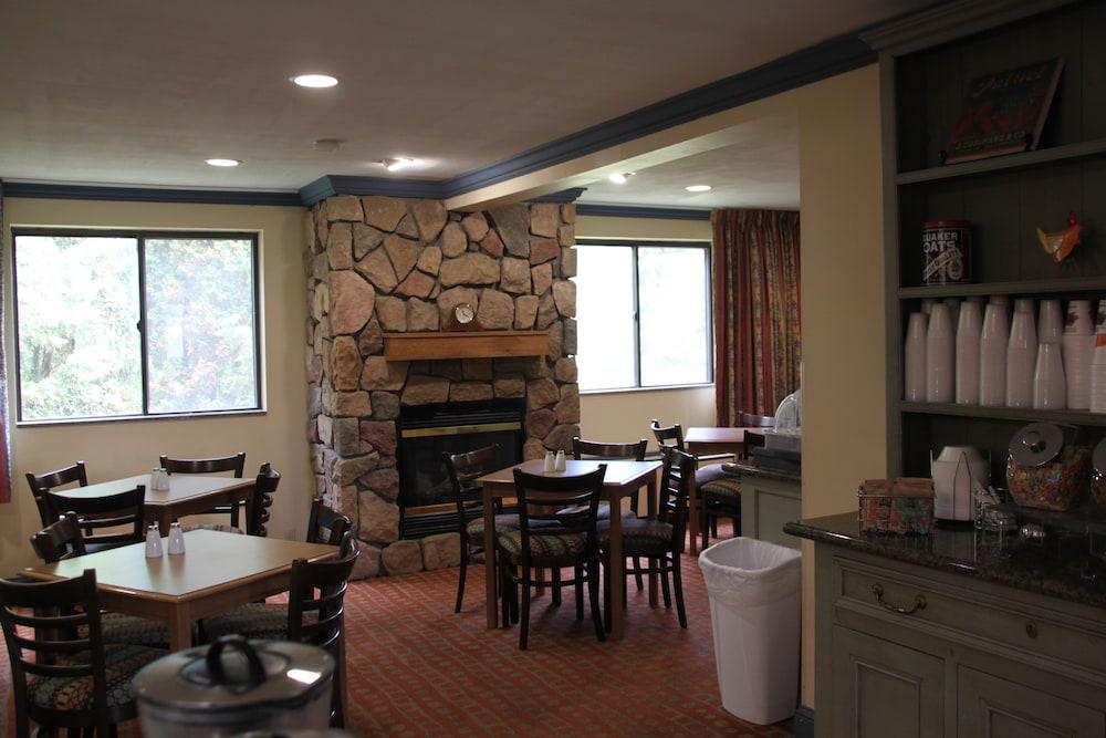 Quality Inn Cortland - University Area Buitenkant foto