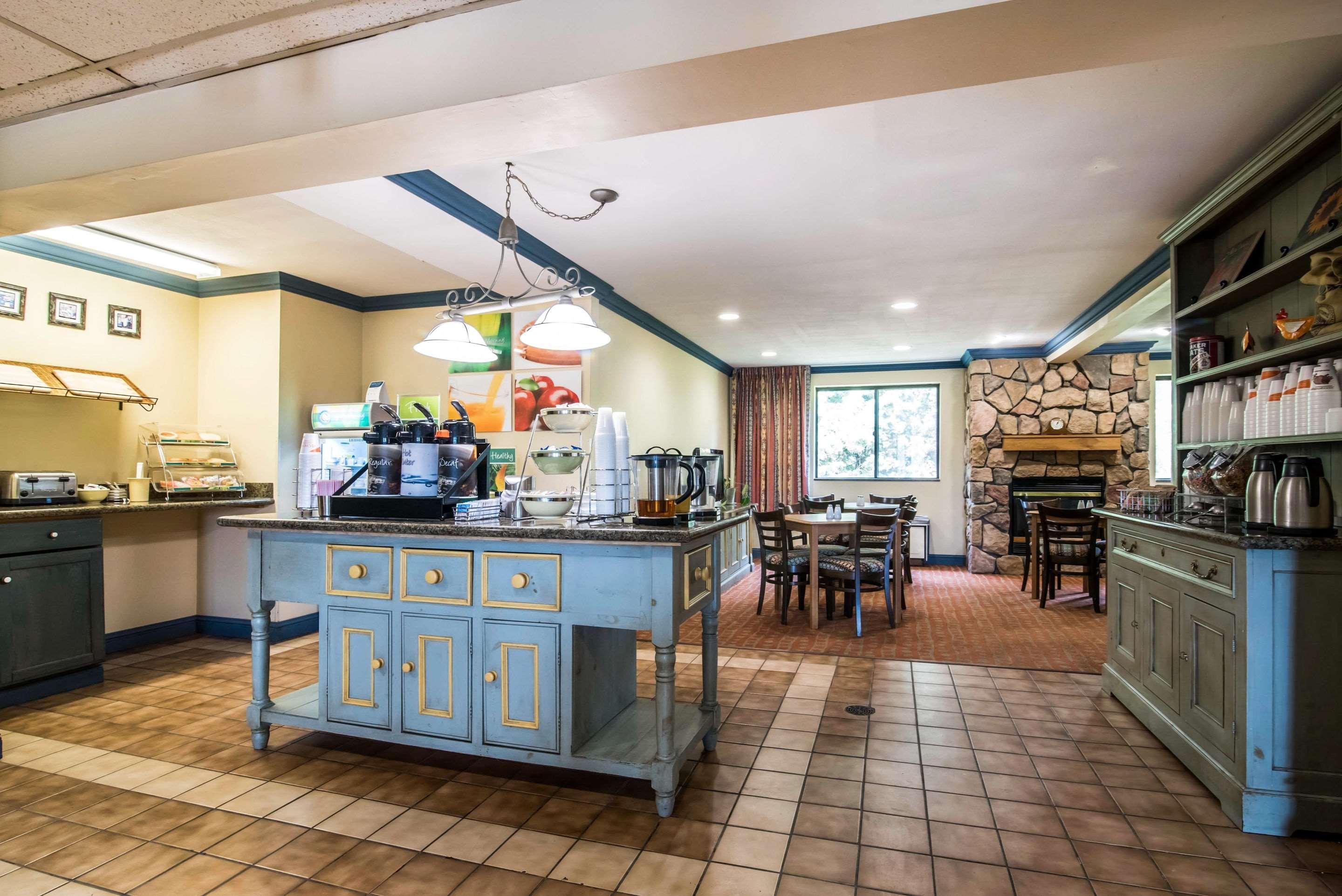 Quality Inn Cortland - University Area Buitenkant foto