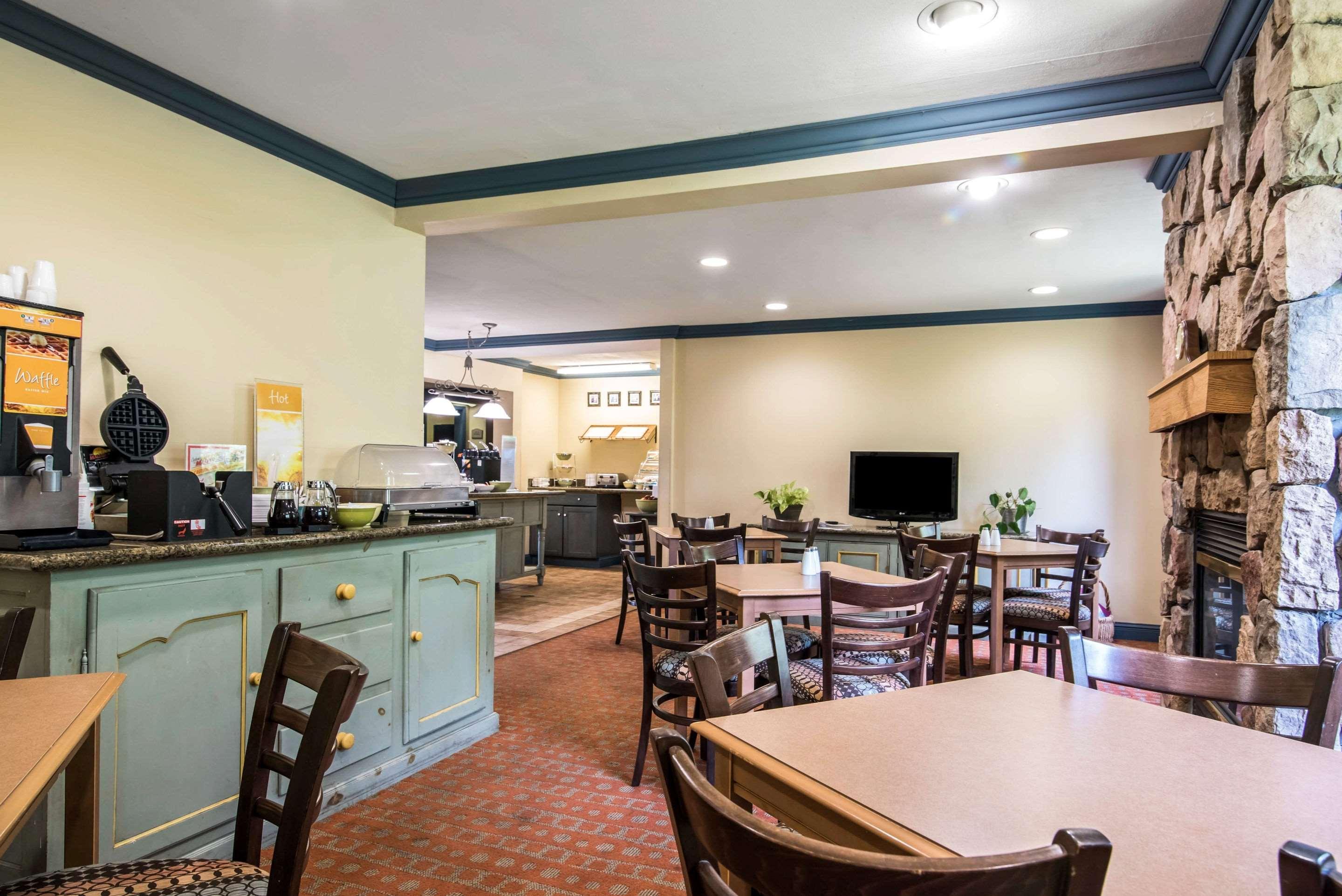 Quality Inn Cortland - University Area Buitenkant foto